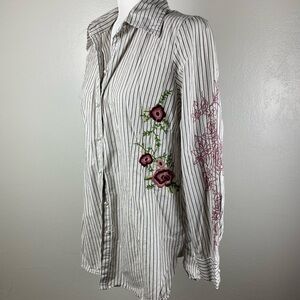 OSO Casual Floral Embroidered Bobo Pearl Button Down Sleeve Shirt women’s Medium